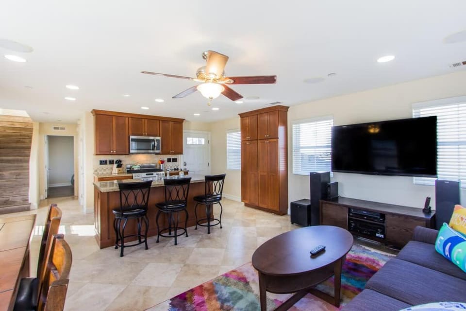 Beach House Rooftop Deck and Bay Access House in Balboa Peninsula