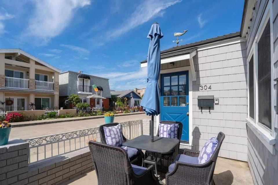 304 Ruby A Balboa Island Charmer House in Balboa Island