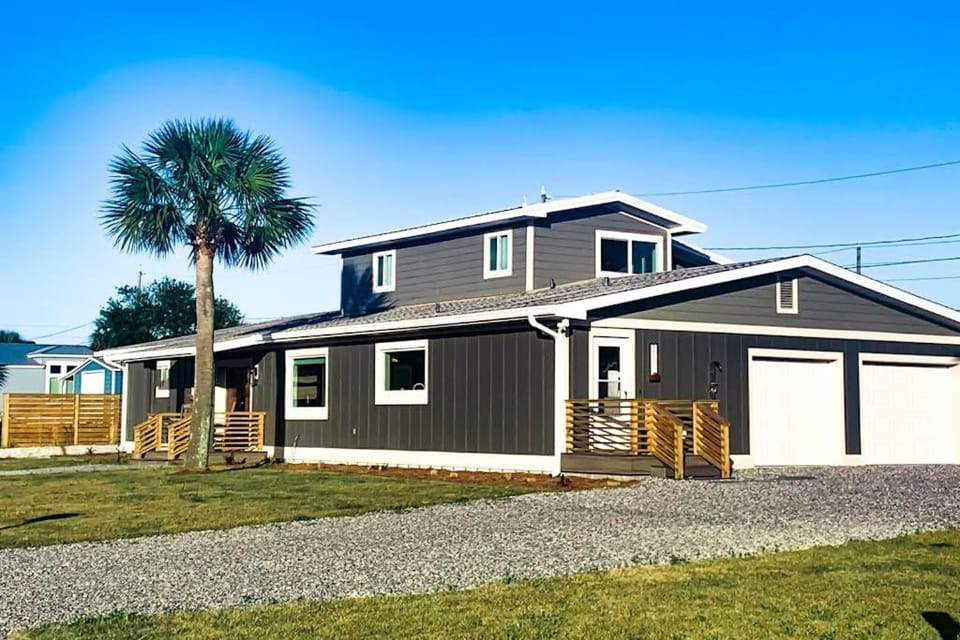 4BR Home with firepit and walk to the beach House in Mexico Beach