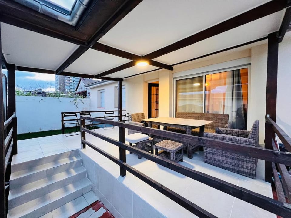 2 independent houses near Paris and Parking House in Drancy