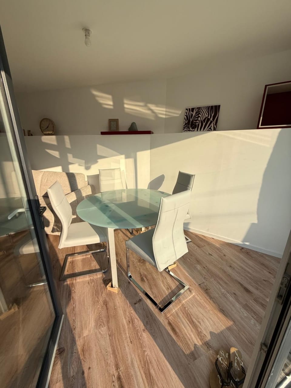 Seating area, Dining area
