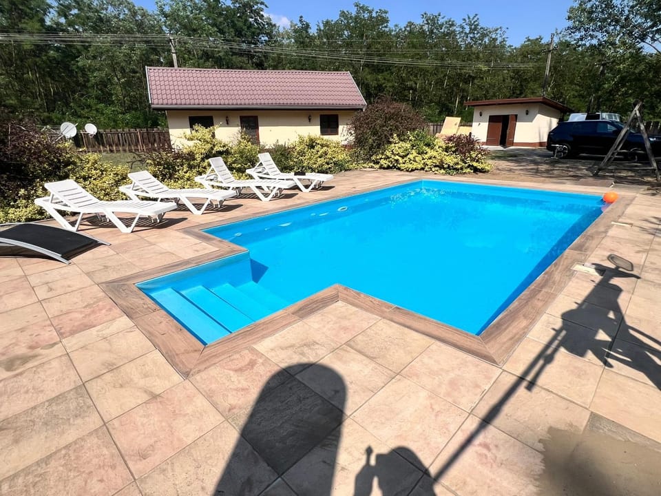 Swimming pool, Swimming pool