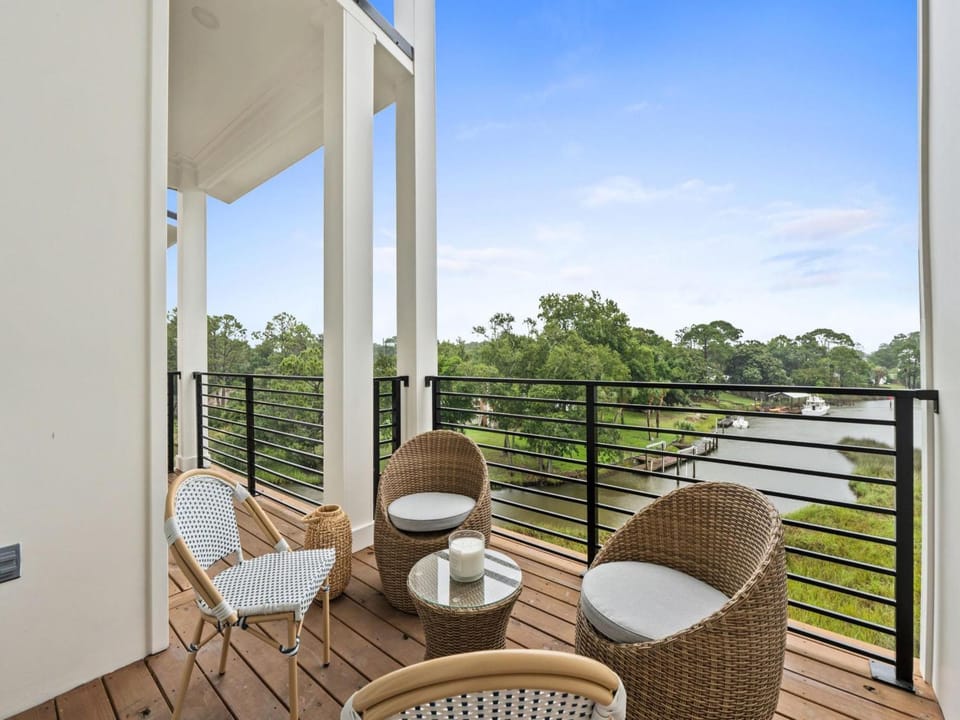 Balcony/Terrace, Seating area, Garden view, Sea view