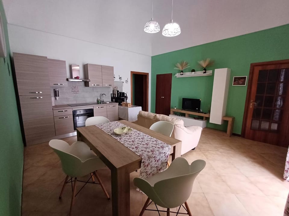 Kitchen or kitchenette, Living room, Seating area, stove