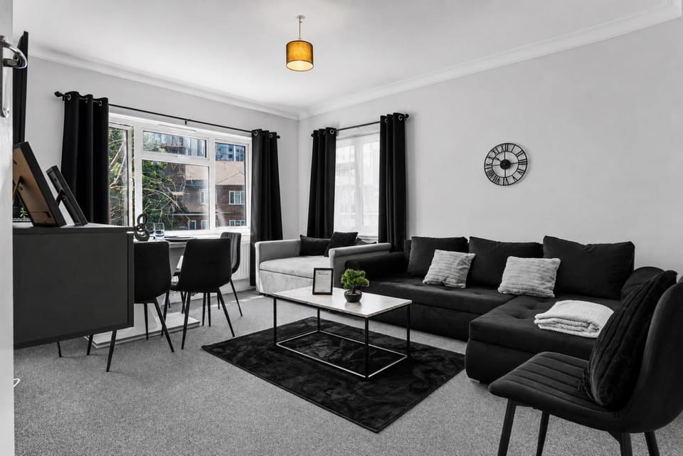 Communal lounge/ TV room, TV and multimedia, Living room, Seating area