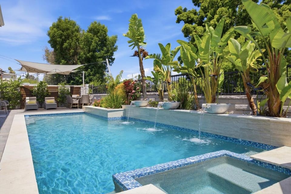 Hot Tub, Swimming pool