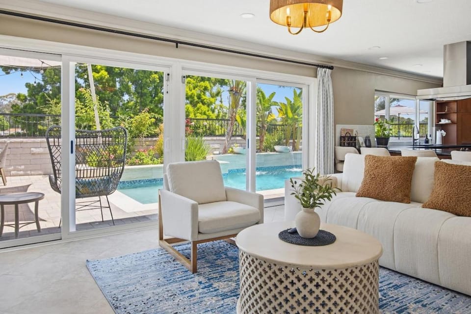 6BR SoCal Oasis with Pool Spa Sauna Villa in Mission Viejo