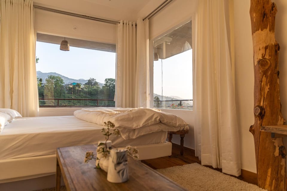 THHPSOCIETY - Exstacy stays & cafe - Your Romantic & Cozy Getaway - Mountain view , Hot tub , Parking - MUKTESHWAR Hotel in Uttarakhand