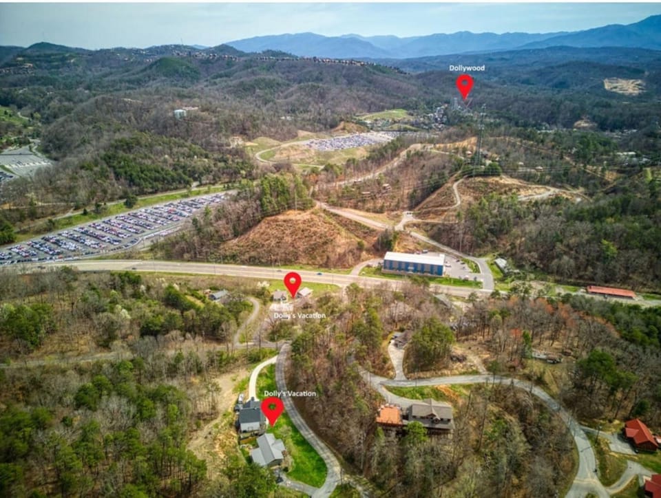 Dollys Retreat by Venture Smoky Mountains House in Pigeon Forge