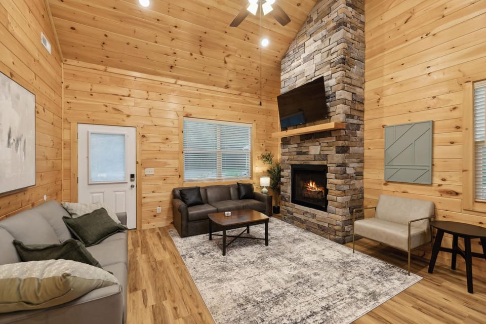 Dollys Cabin 1010 by Venture Smoky Mountains Cabin in Pigeon Forge