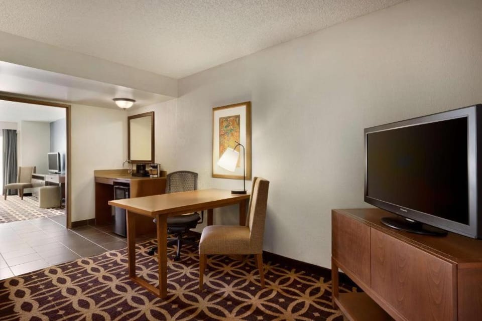 Communal lounge/ TV room, TV and multimedia, Seating area, Dining area, Evening entertainment
