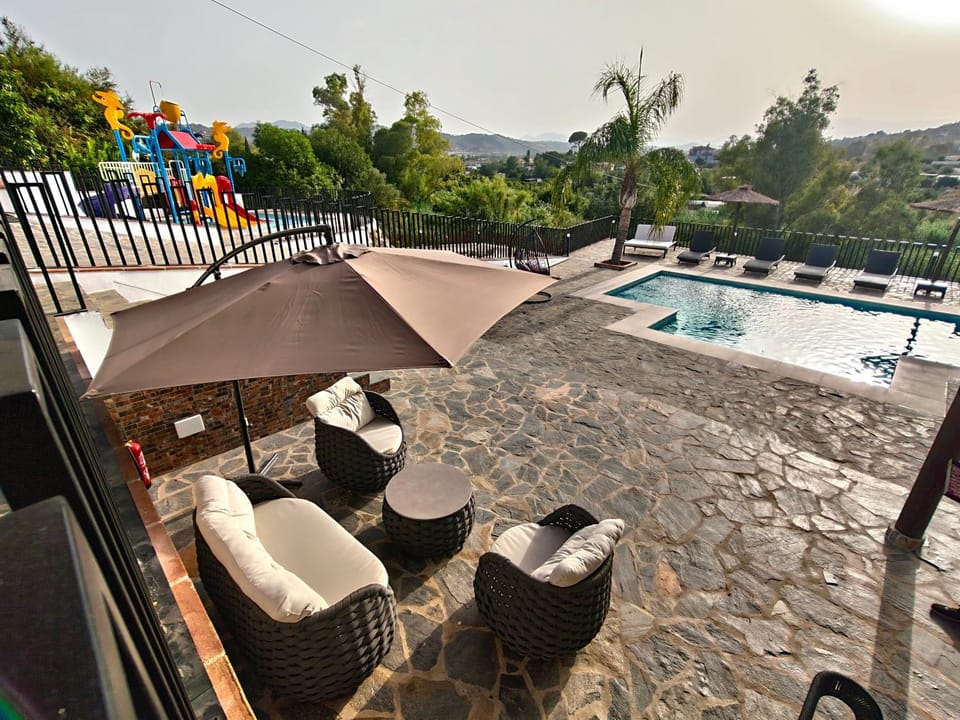 Day, Natural landscape, Swimming pool, sunbed