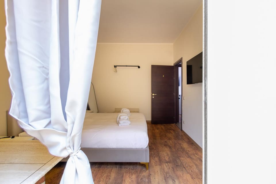 Bed, Bathroom, TV and multimedia, Photo of the whole room, Bedroom, towels, wardrobe