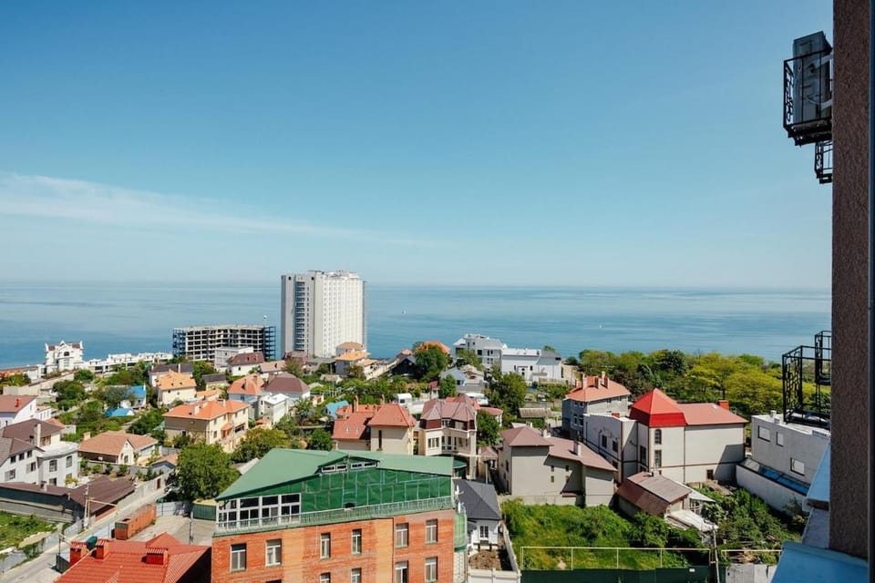 Двокімнатні апартаменти з прямим видом на море! 44 Перлина! Є підземний паркінг Apartment in Odessa