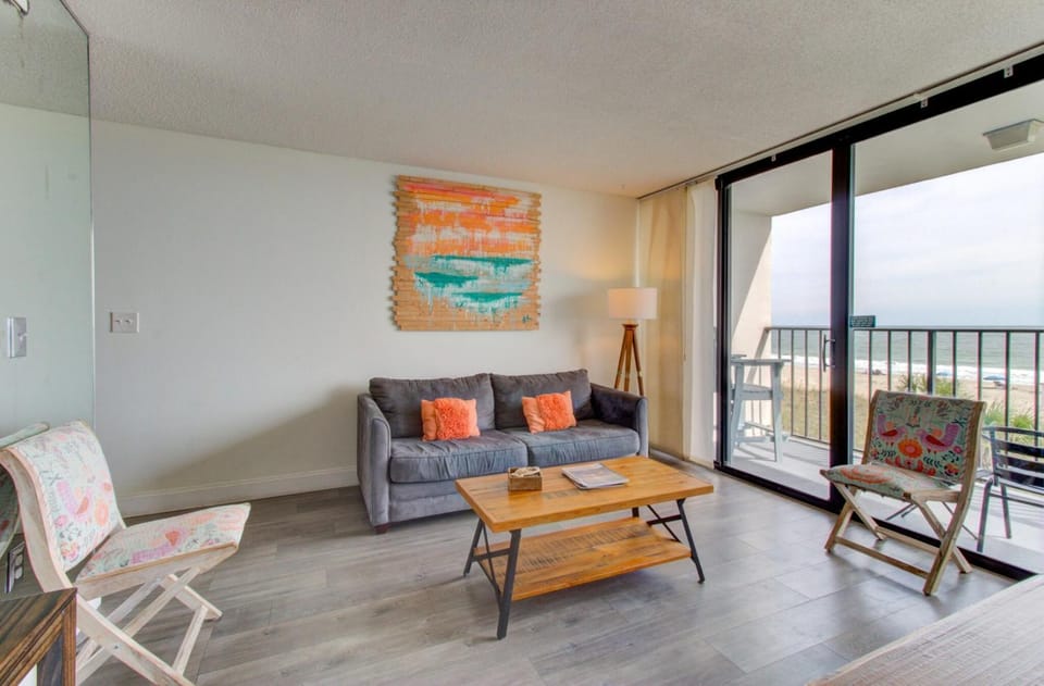 Patio, Natural landscape, View (from property/room), Balcony/Terrace, Living room, Seating area, Sea view