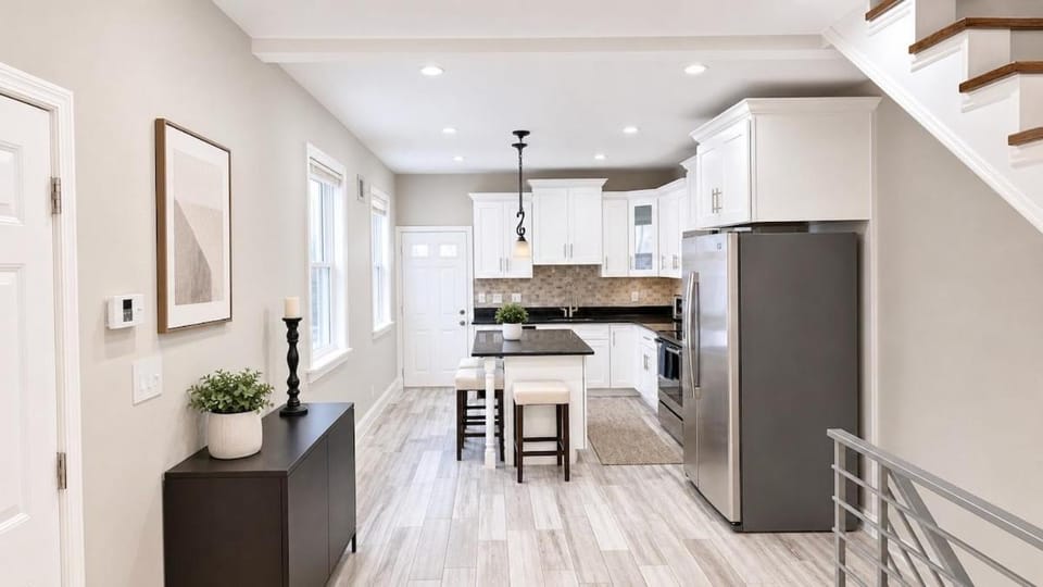 Kitchen or kitchenette, dishwasher, minibar, oven, stove