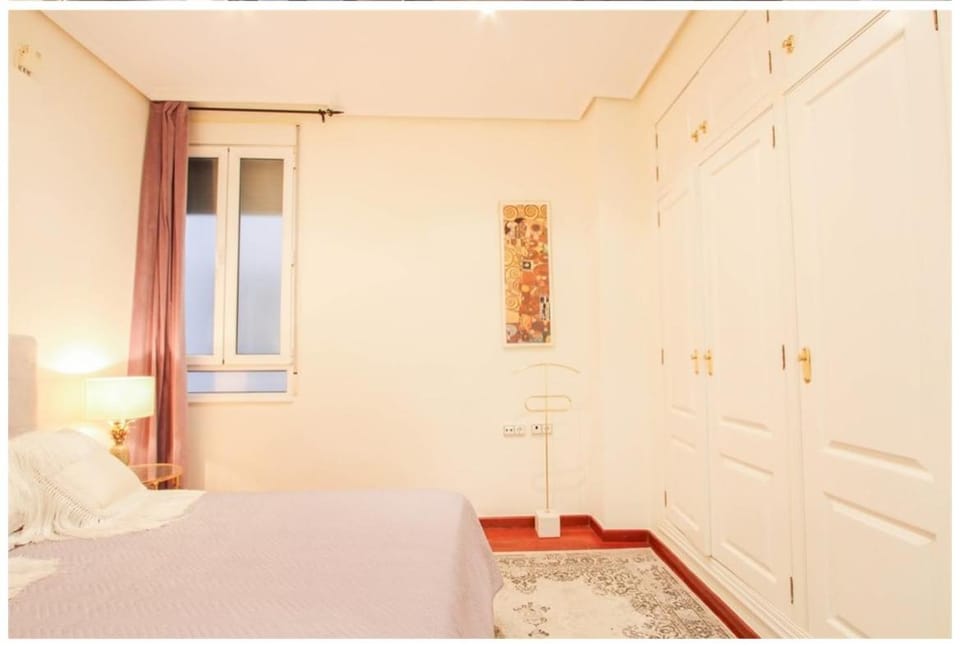Historic building, very central and next to the beach Apartment in Alicante