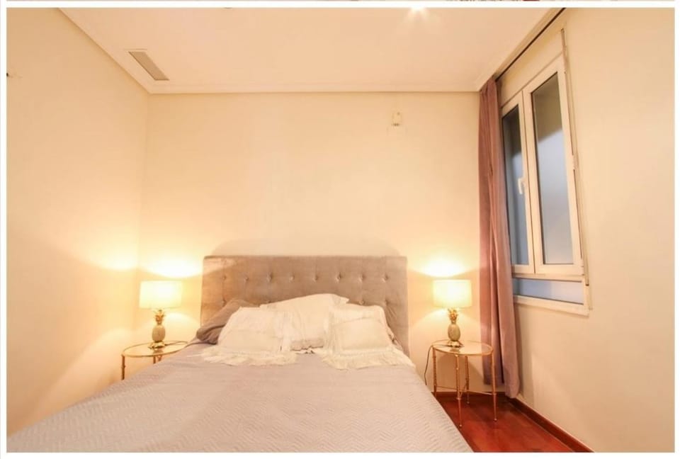 Historic building, very central and next to the beach Apartment in Alicante