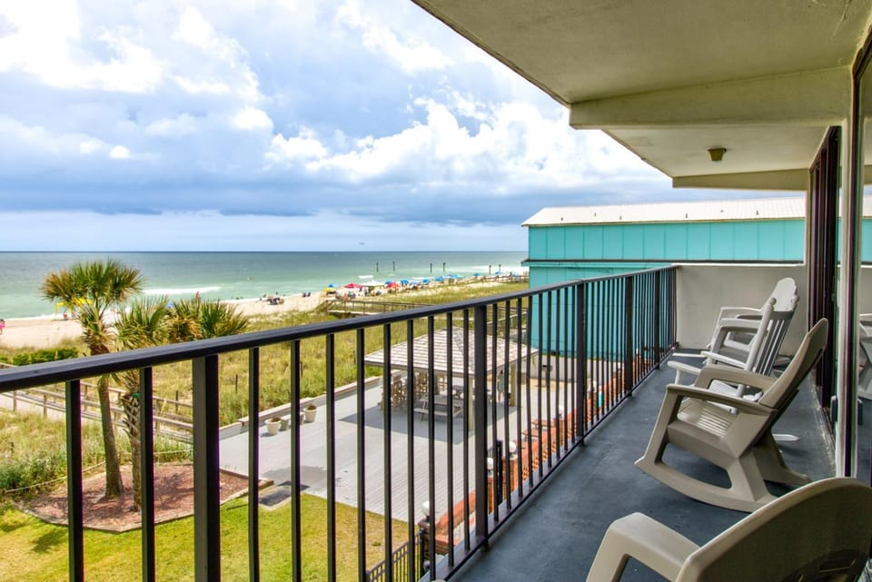 Patio, Natural landscape, View (from property/room), Balcony/Terrace, Living room, Seating area, Sea view