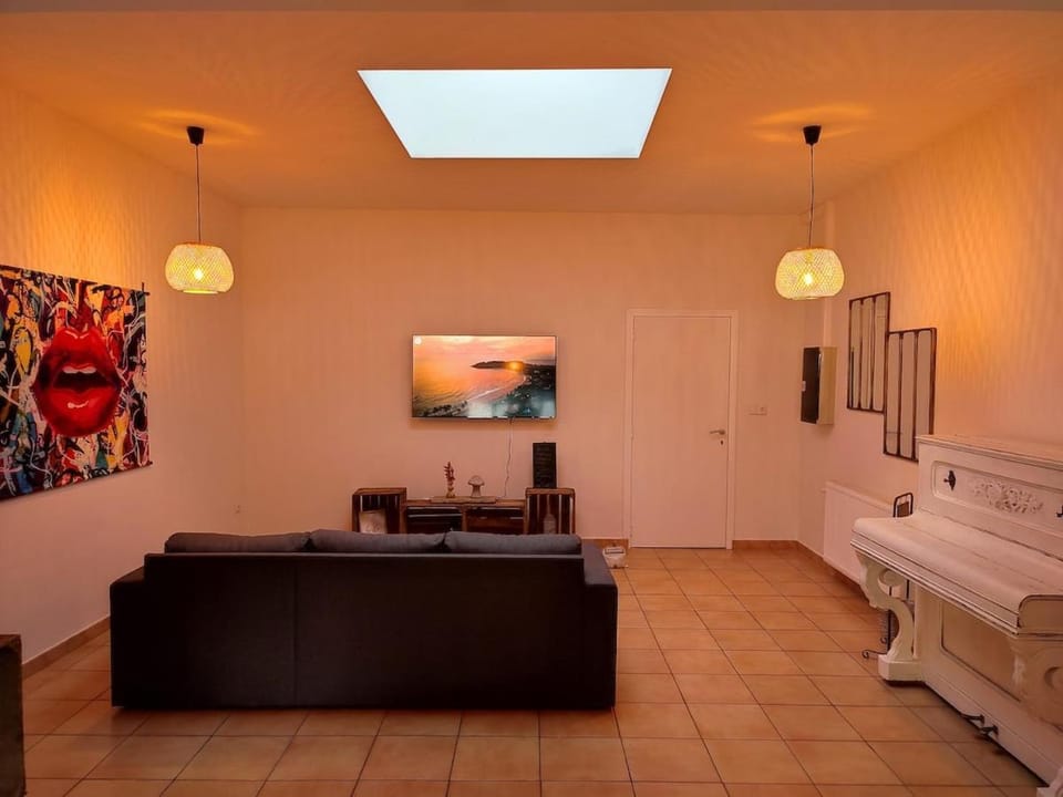 Superbe Appartement avec jardin privé plein sud Apartment in Charleroi