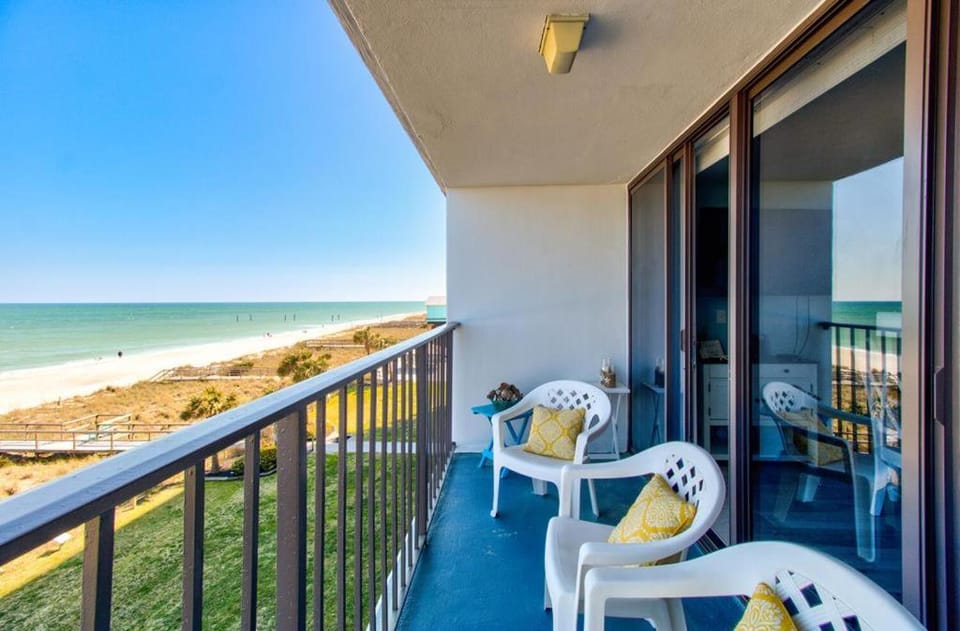 Patio, Natural landscape, View (from property/room), Balcony/Terrace, Seating area, Beach, Sea view