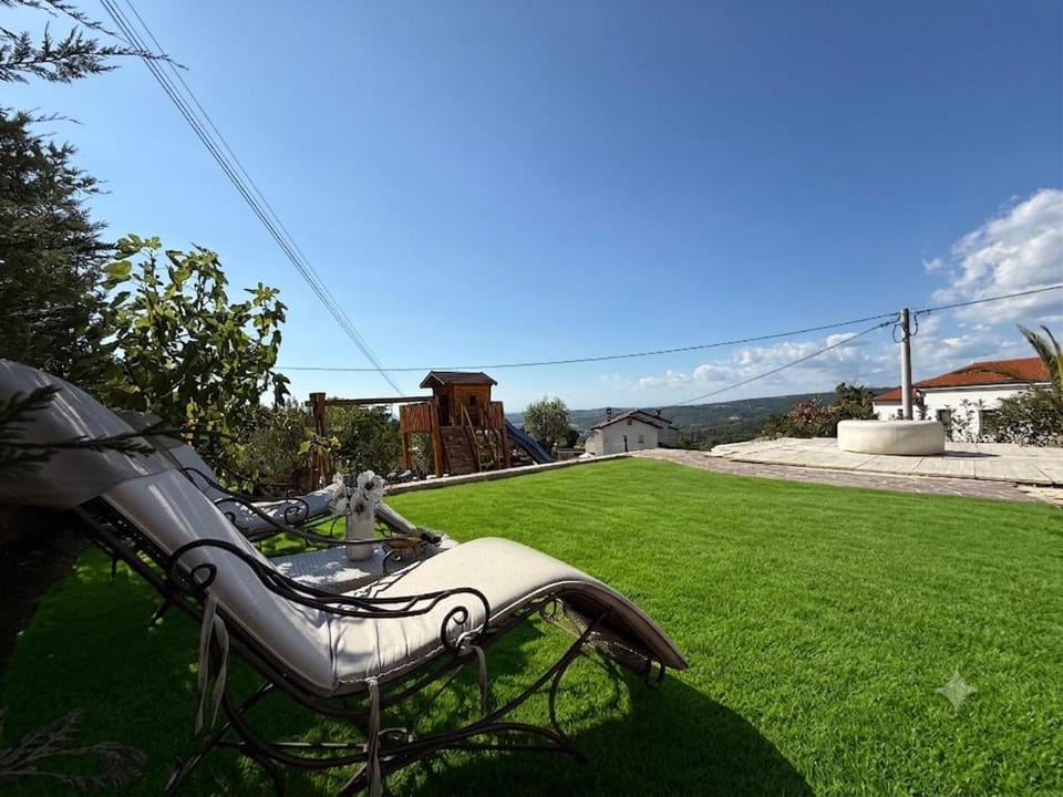 Spring, Day, Natural landscape, Garden, Garden, Balcony/Terrace, Garden view, sunbed