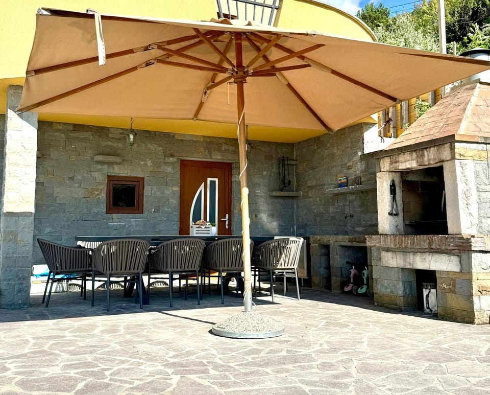 Patio, Day, Balcony/Terrace