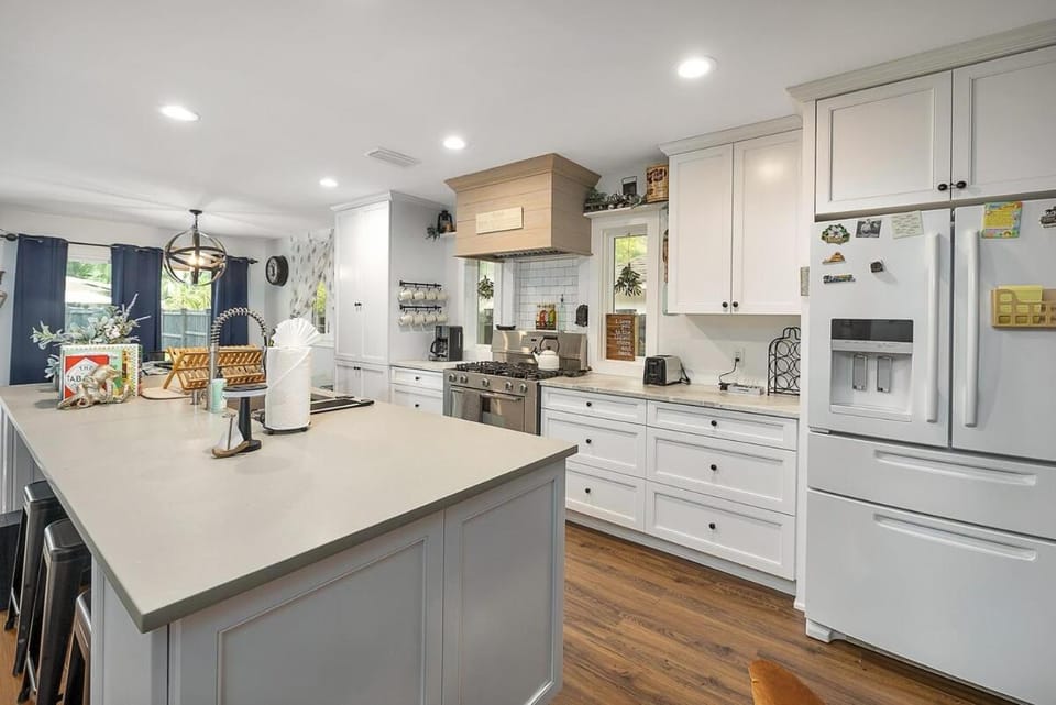 Coastal Cowbell - Luxury 3BR Saltwater Pool Home St Simons Island Near Beach Villa in Saint Simons Island