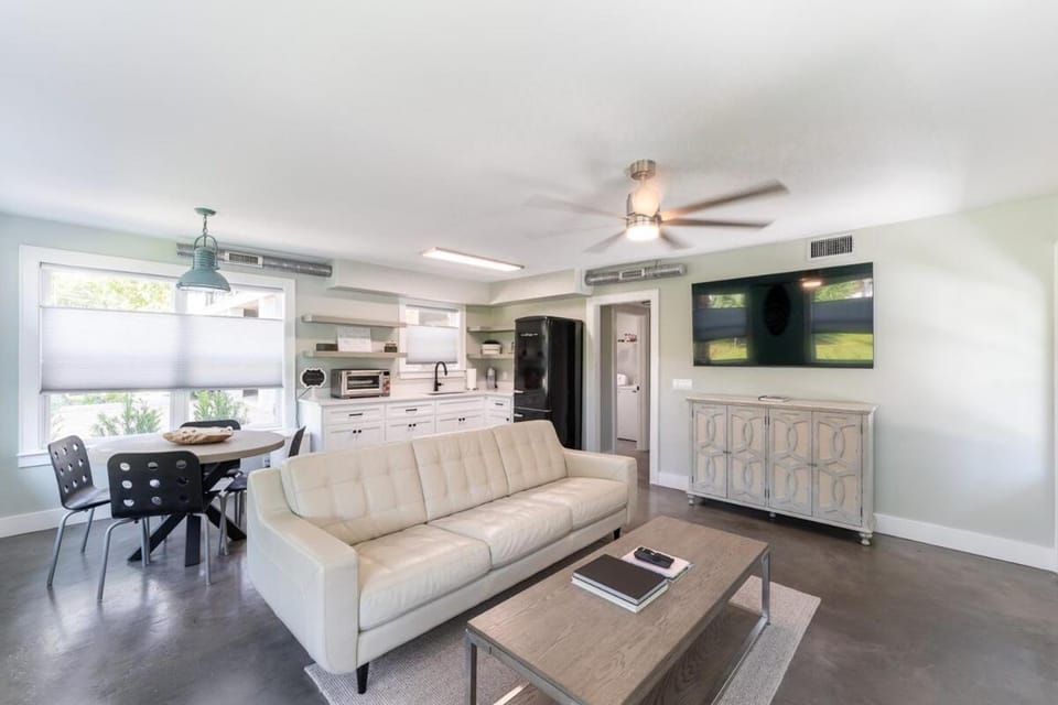 Coastal Escape for 2 - Pool, Fire Pit & Beach Access House in Saint Simons Island