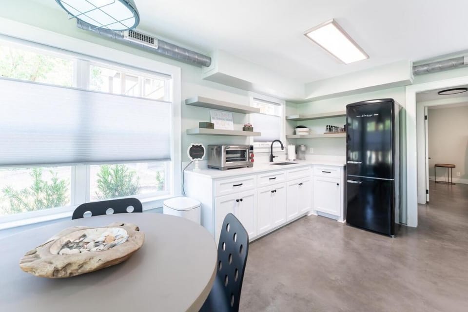 Coastal Escape for 2 - Pool, Fire Pit & Beach Access House in Saint Simons Island