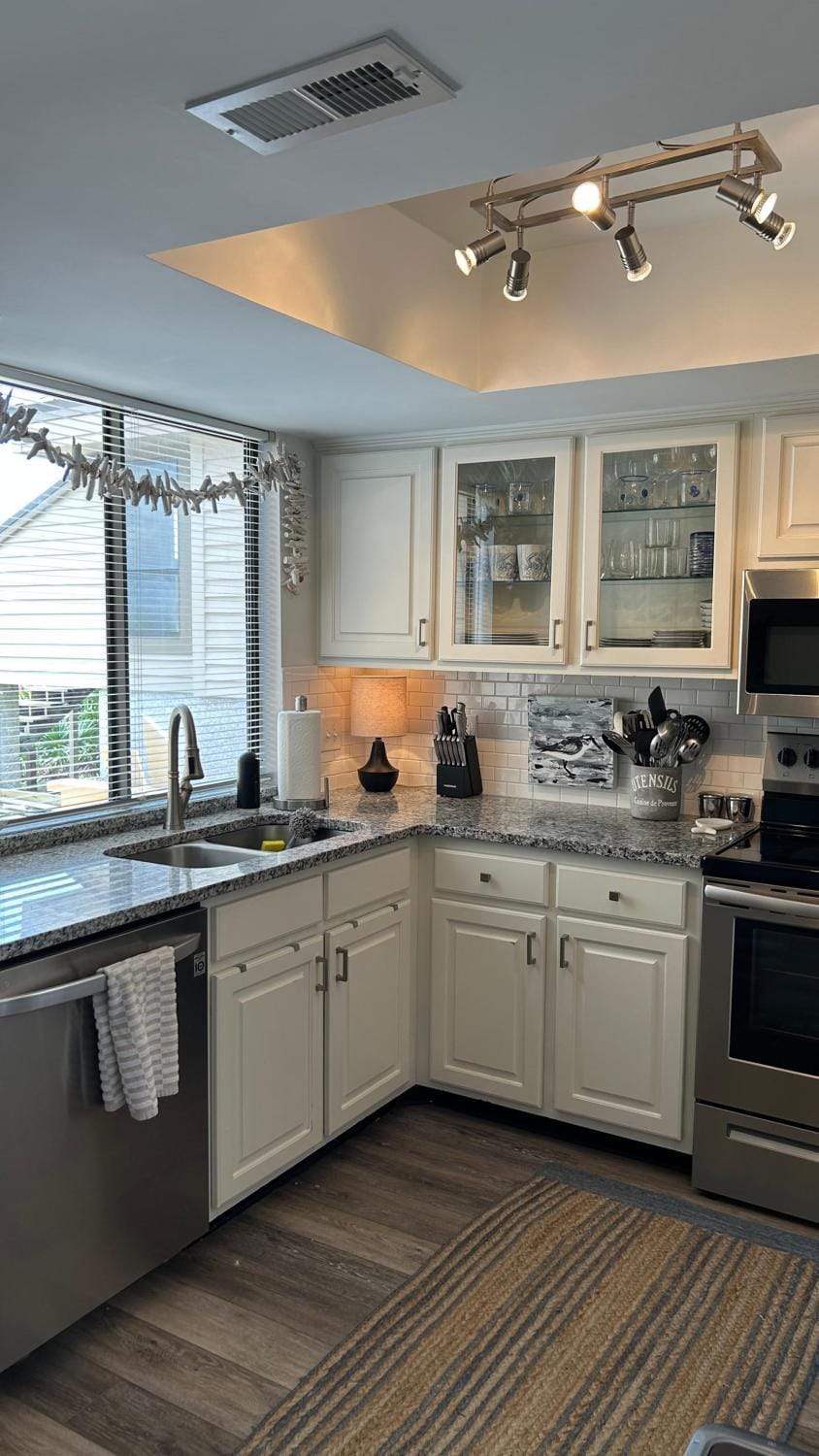 Moss & Marshfront Views, Pool & Island Charm Apartment in Saint Simons Island