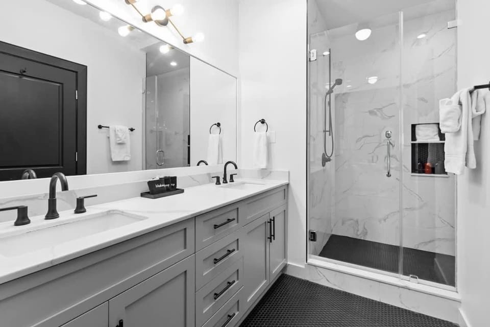 Prime Downtown Suite Location Heated Pool Gym Hotel Hotel in Warehouse District