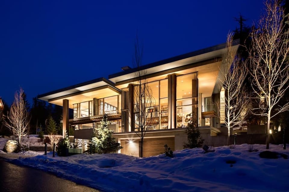 Two Cedars, Ski in-Ski out - Kadenwood Estate House in Whistler