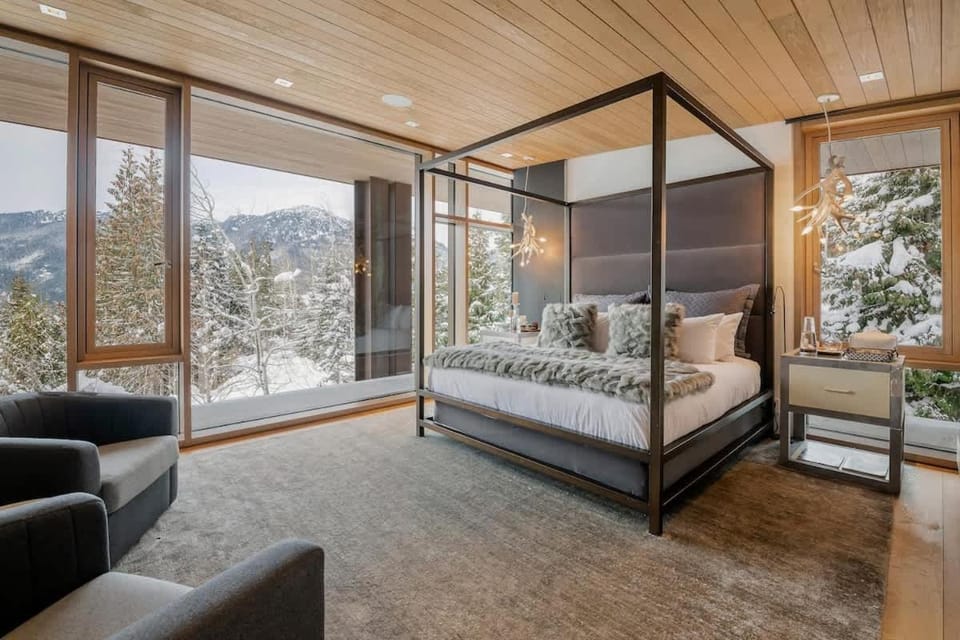 Two Cedars, Ski in-Ski out - Kadenwood Estate House in Whistler