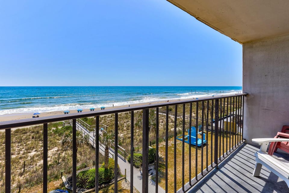 View (from property/room), Balcony/Terrace, Beach