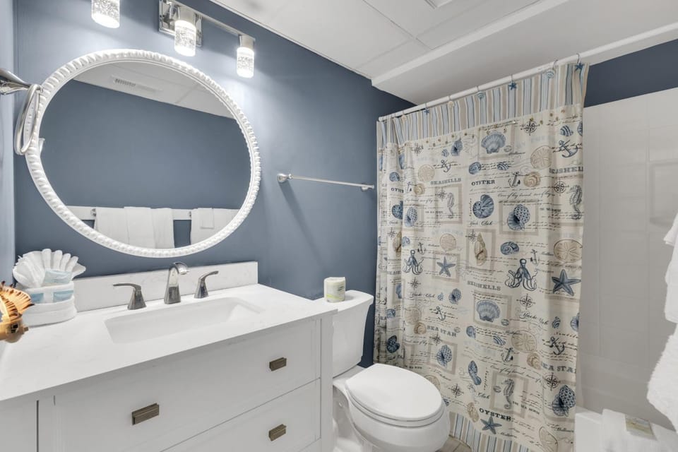 Shower, Toilet, Bathroom, Bath, towels