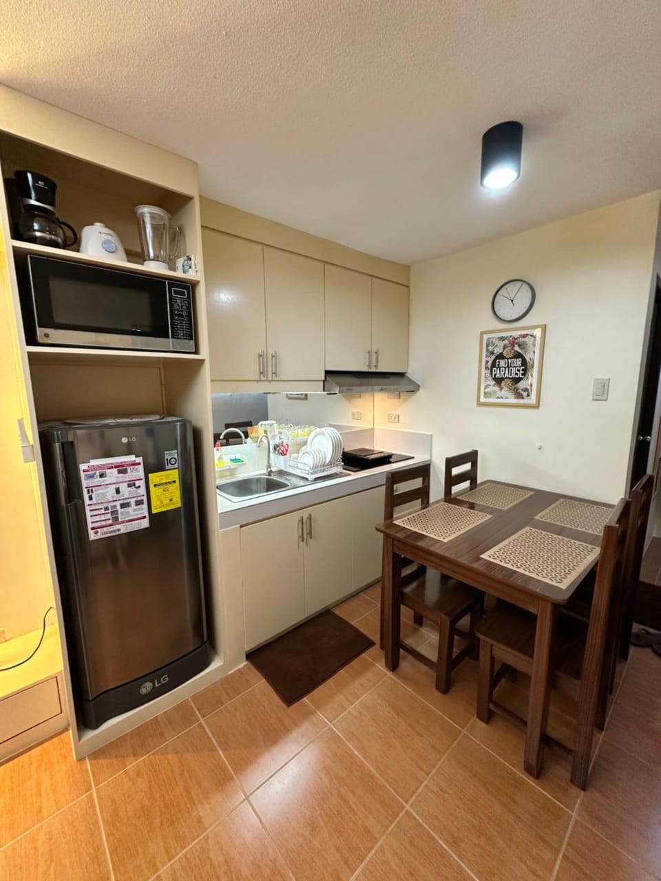 Kitchen or kitchenette