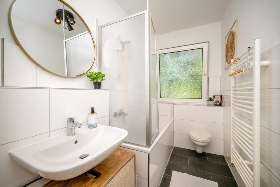 Shower, Toilet, Bathroom, Bath