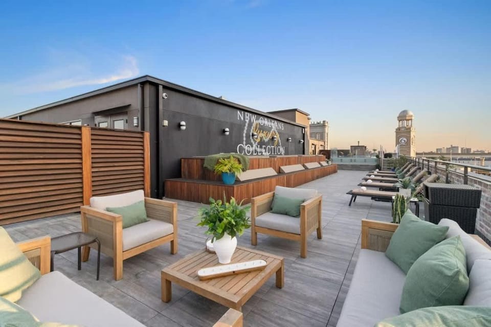 Luxury Pool Game Room Downtown Hotel Suite Apartment hotel in Warehouse District