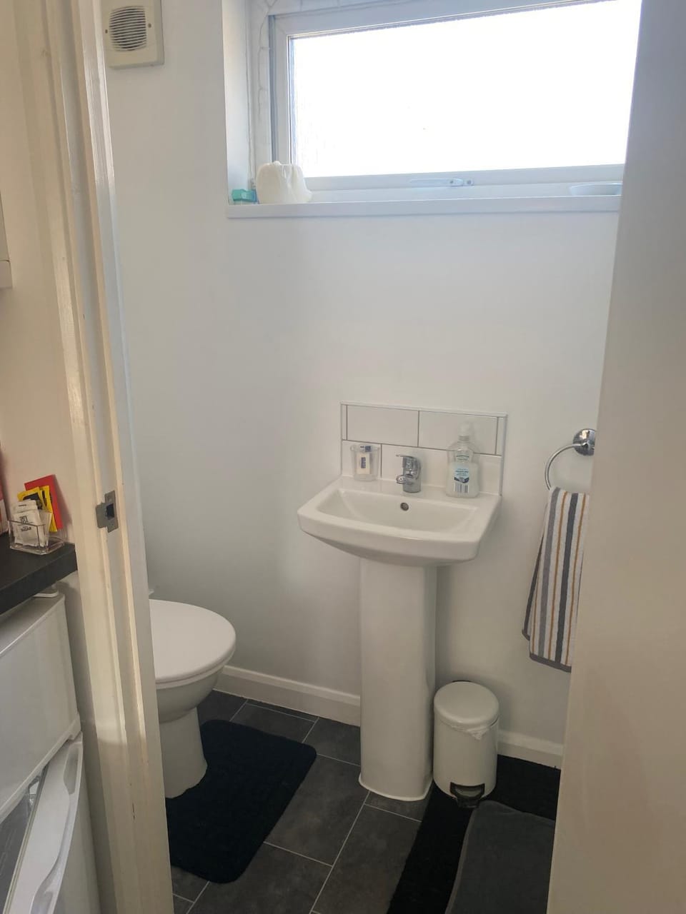 4 Bedroom House Sleeps 8 - Pets Ok - Free Parking House in Corby