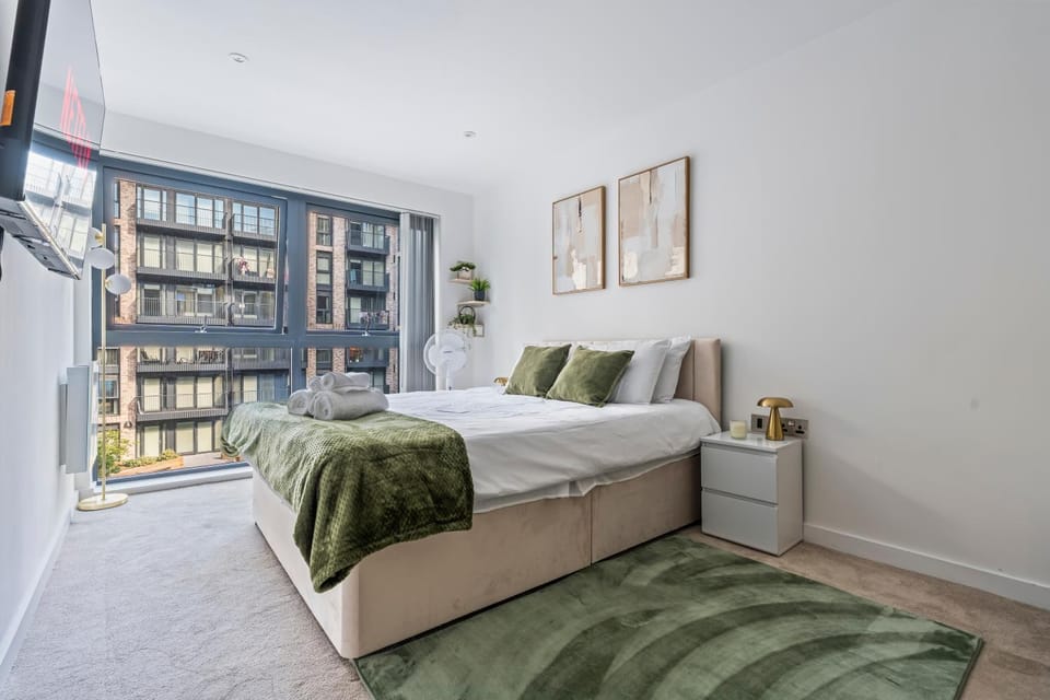 Luxury 2BR Apt - Near Heathrow Airport - Slough Apartment in Slough