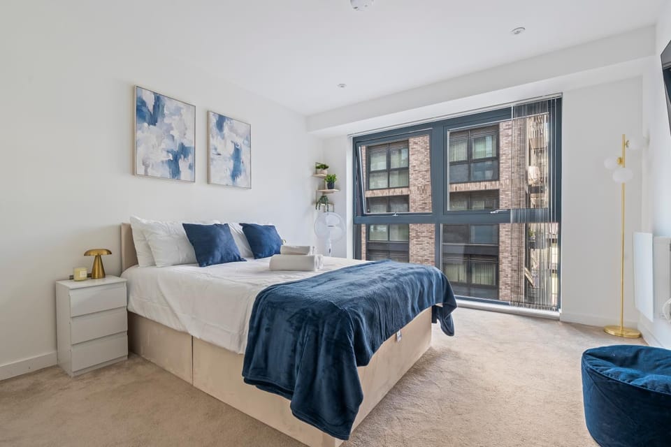 Luxury 2BR Apt - Near Heathrow Airport - Slough Apartment in Slough