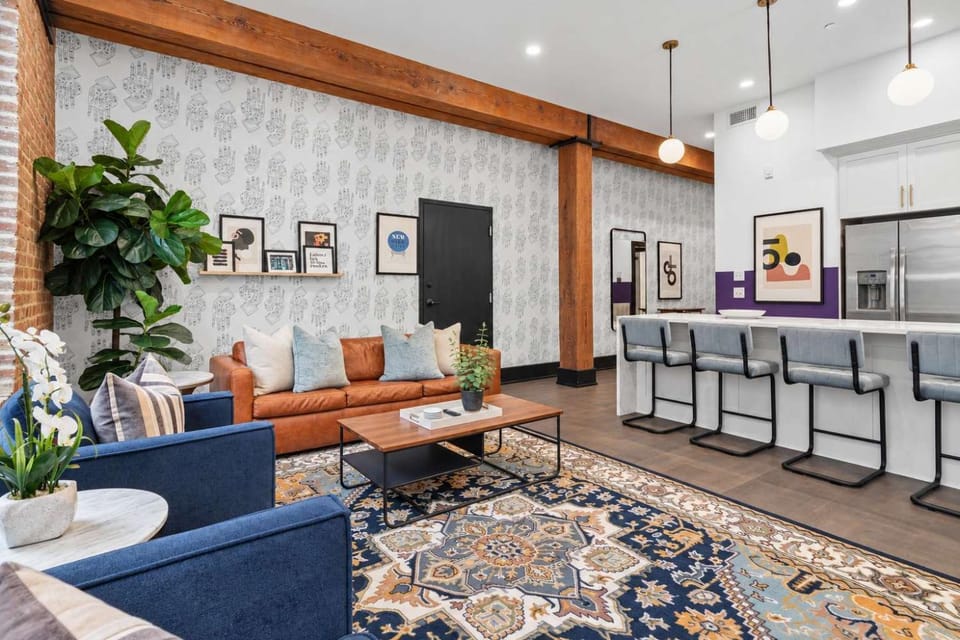 Downtown Hotel Suite Rooftop Pool Game Room Gym Hotel in Warehouse District
