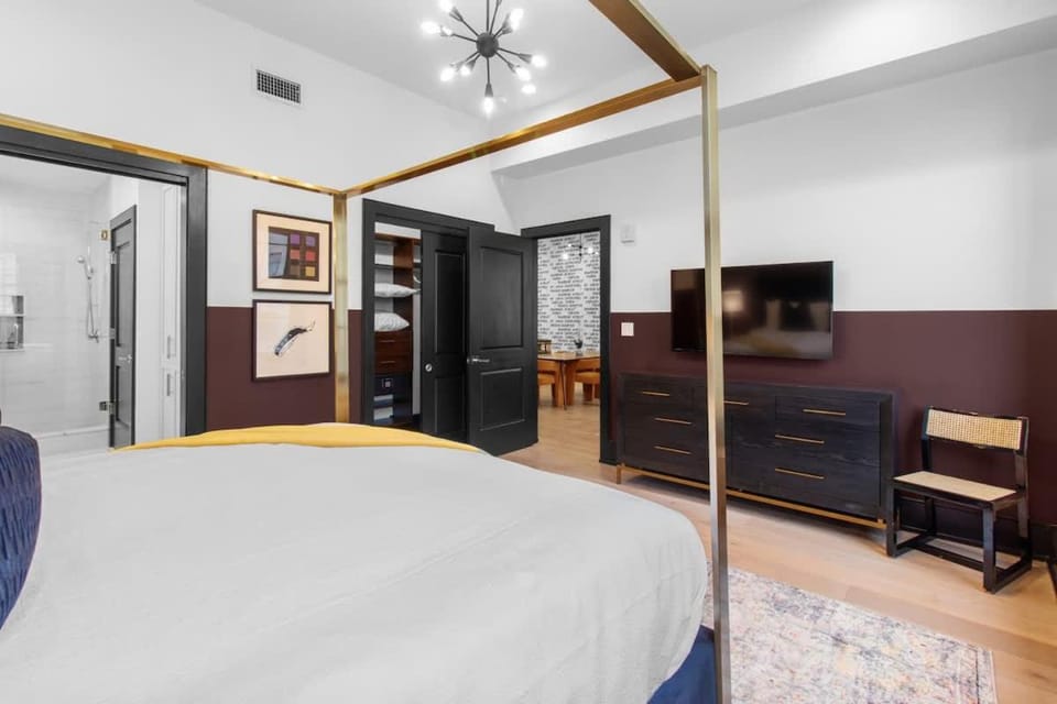 Suite Double The Space XL Hotel 2 Living Rooms Kitchens Apartment hotel in Warehouse District