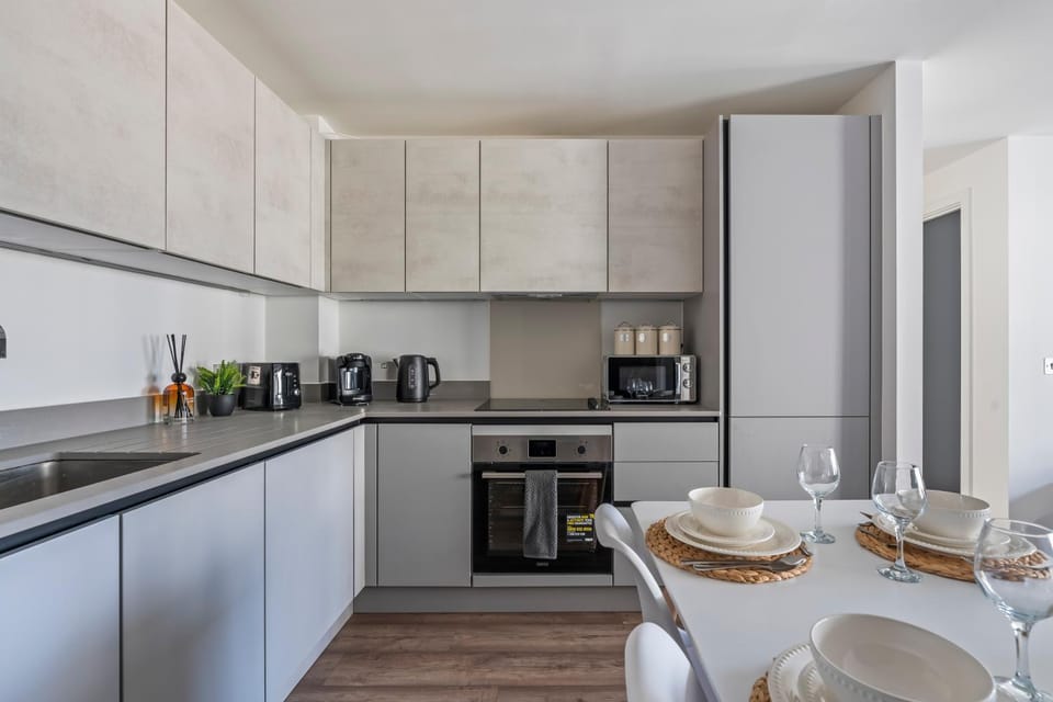 Coffee/tea facilities, Kitchen or kitchenette, Dining area, dishwasher, oven, stove, toaster