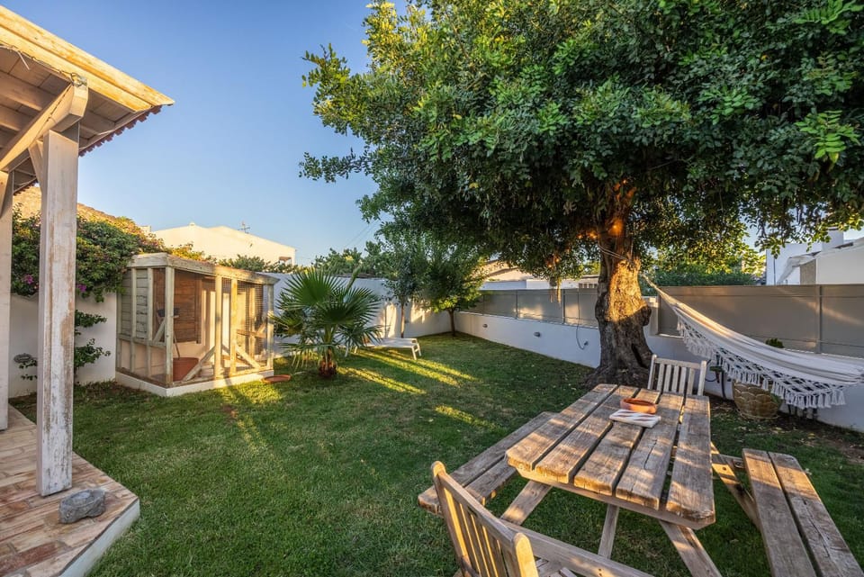 Garden, Garden, Dining area, Cycling, Garden view, sunbed