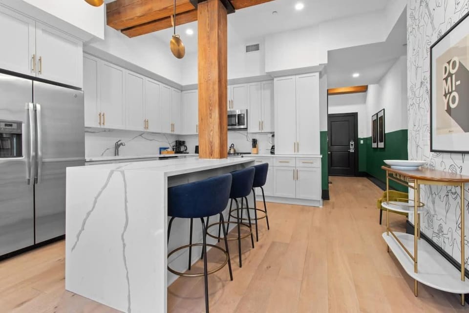 4Bed 4BA Connecting Suites Double the Space Hotel Apartment hotel in Warehouse District