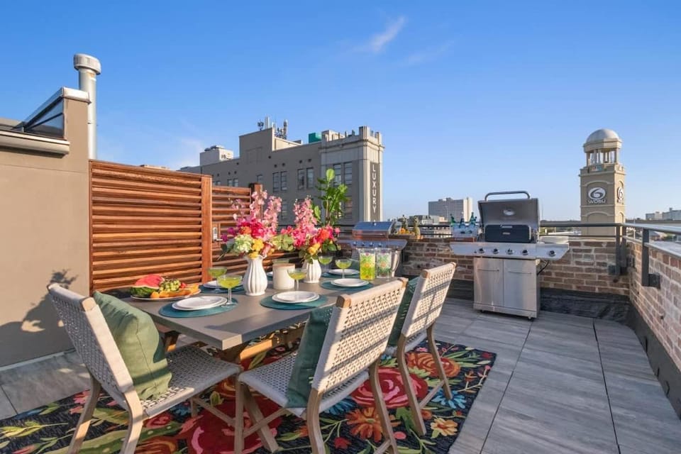 Lux 2BR Suite Near Dome and FQ Hotel Apartment hotel in Warehouse District