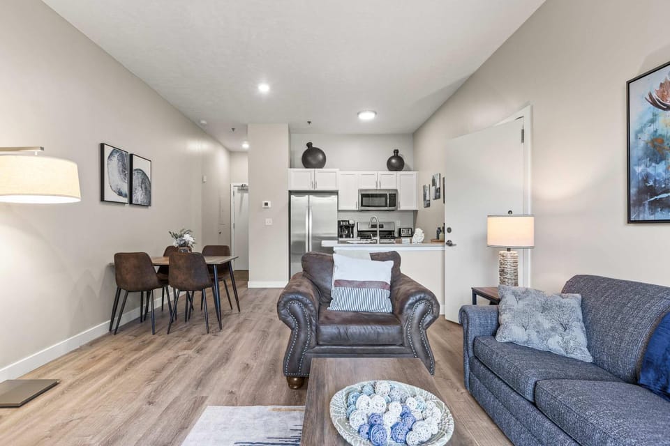 Cozy Mountain Retreat - 1BR Condo with 2 Full Baths Near Jordanelle & Park City House in Wasatch County