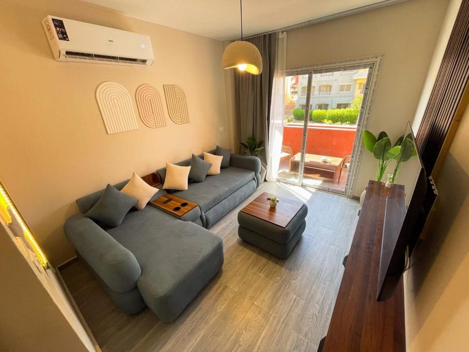 Poolside Lagoon Suite - Airport - Porto Sharm 60B Apartment in South Sinai Governorate
